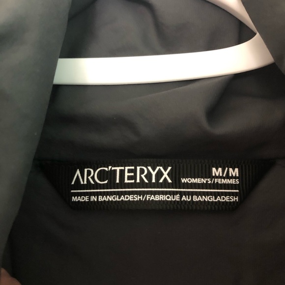 *SOLD* Arc’teryx women’s Atom LT hoody in Velvet Sand, size medium - Picture 3 of 3